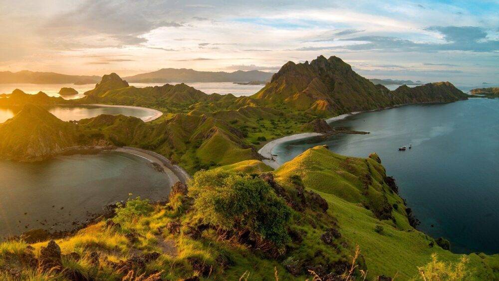 Pulau Padar by COS Indonesia